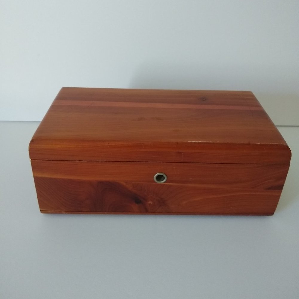 Lane Mini Cedar Wood Keepsake Box Richmond, Va. - Picture 1 of 8